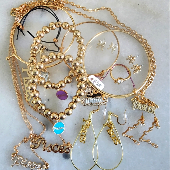 🔥ZODIAC "PISCES" GOLD BUNDLE🔥 (2) - Picture 1 of 5